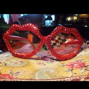 "HOT LIPS" Designer Sunglasses